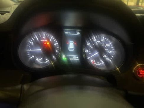 Used 2017 Nissan Rogue SV image 6