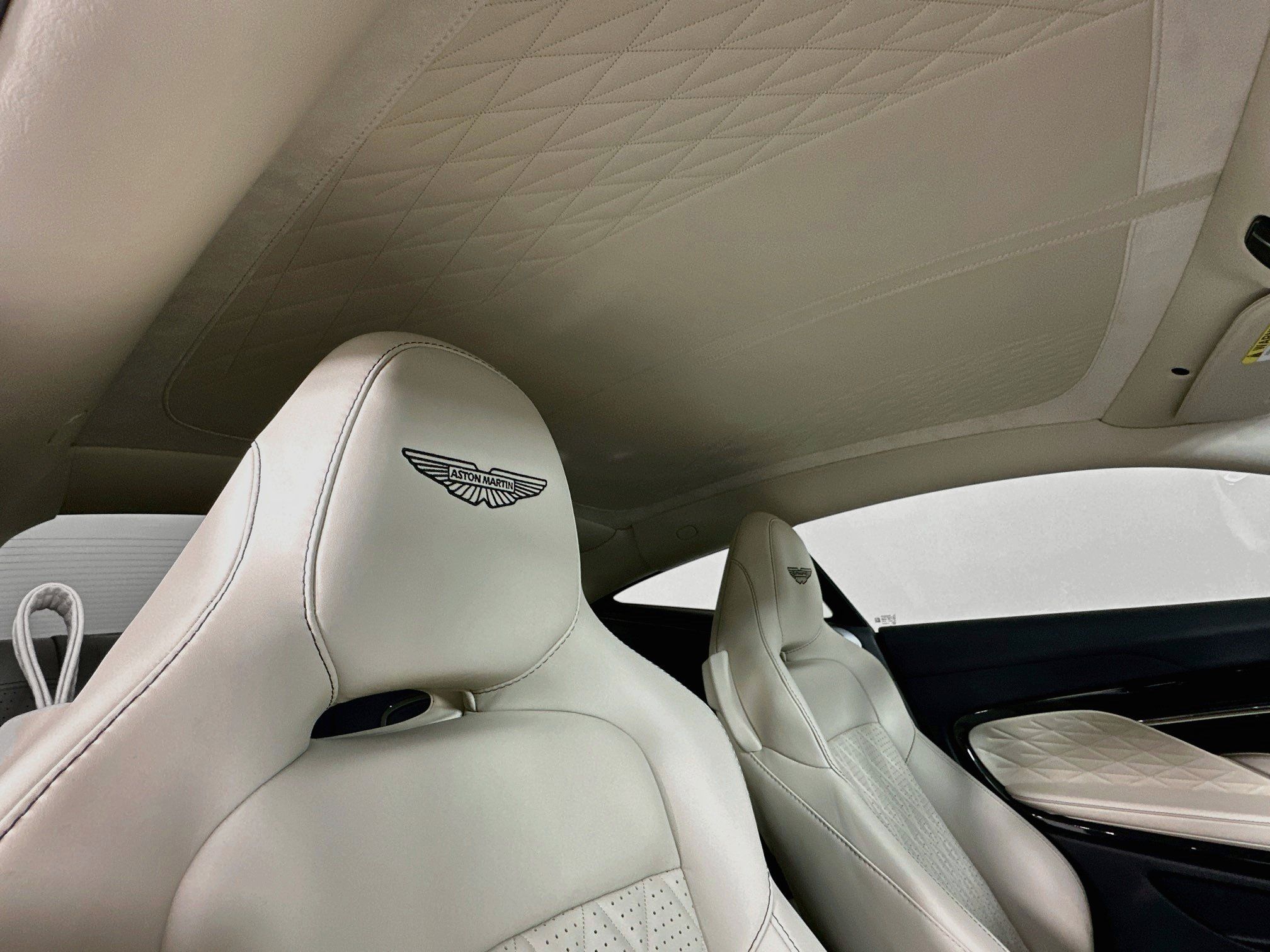 Used 2025 Aston Martin DB12 Coupe RWD image 24