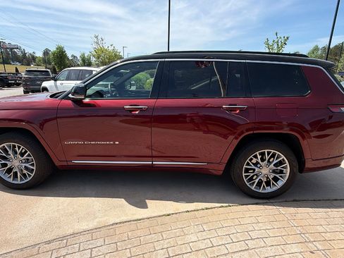 Used 2025 Jeep Grand Cherokee L Summit w/ Advanced Protech Group IV AWD/4WD image 11