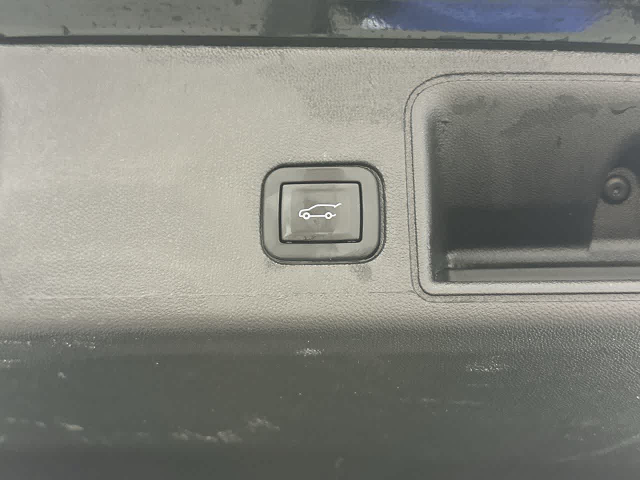 Used 2024 GMC Terrain SLT AWD/4WD image 25