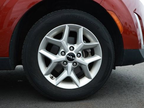 Used 2023 Kia Soul LX w/ LX Technology Package FWD image 5