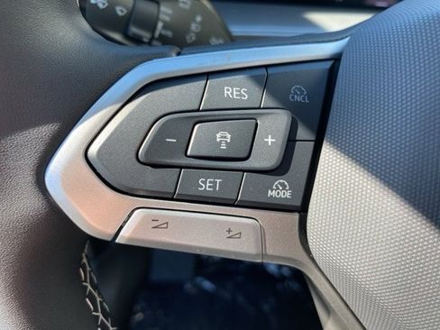 New 2025 Volkswagen Tiguan SE image 28