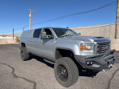 Used 2017 GMC Sierra 2500 SLE w/ SLE Preferred Package image 2
