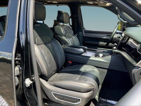 Used 2023 Jeep Grand Wagoneer Series III w/ Rear Seat Video Group 1 AWD/4WD image 28