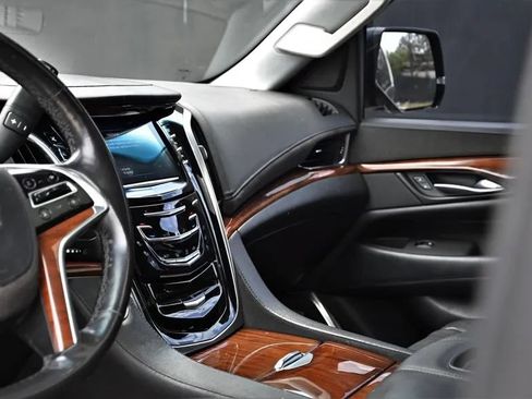Used 2016 Cadillac Escalade ESV Premium RWD image 16