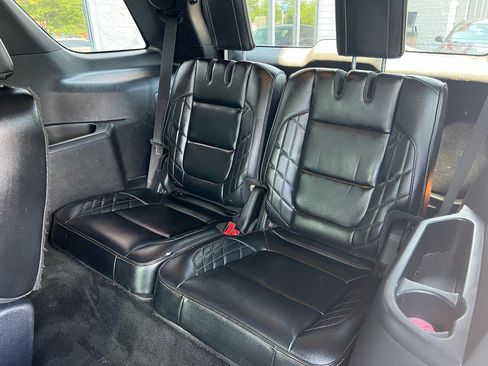 Used 2016 Ford Explorer Platinum AWD/4WD image 17