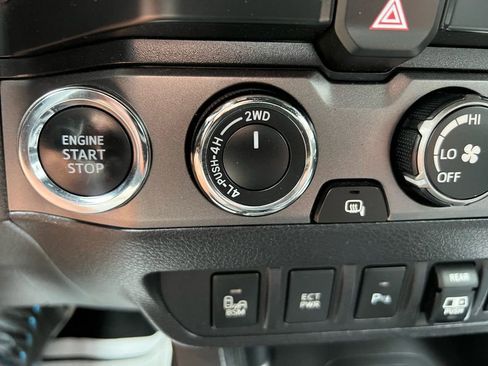 Used 2019 Toyota Tacoma TRD Sport w/ Technology Package image 17