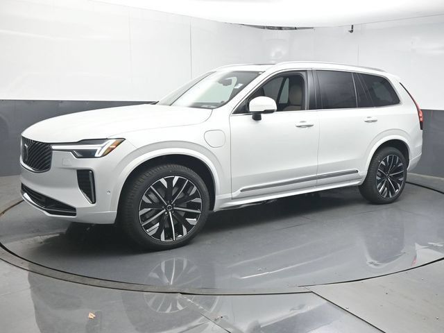 Used 2026 Volvo XC90 T8 Plus w/ Protection Package Premier AWD/4WD image 4