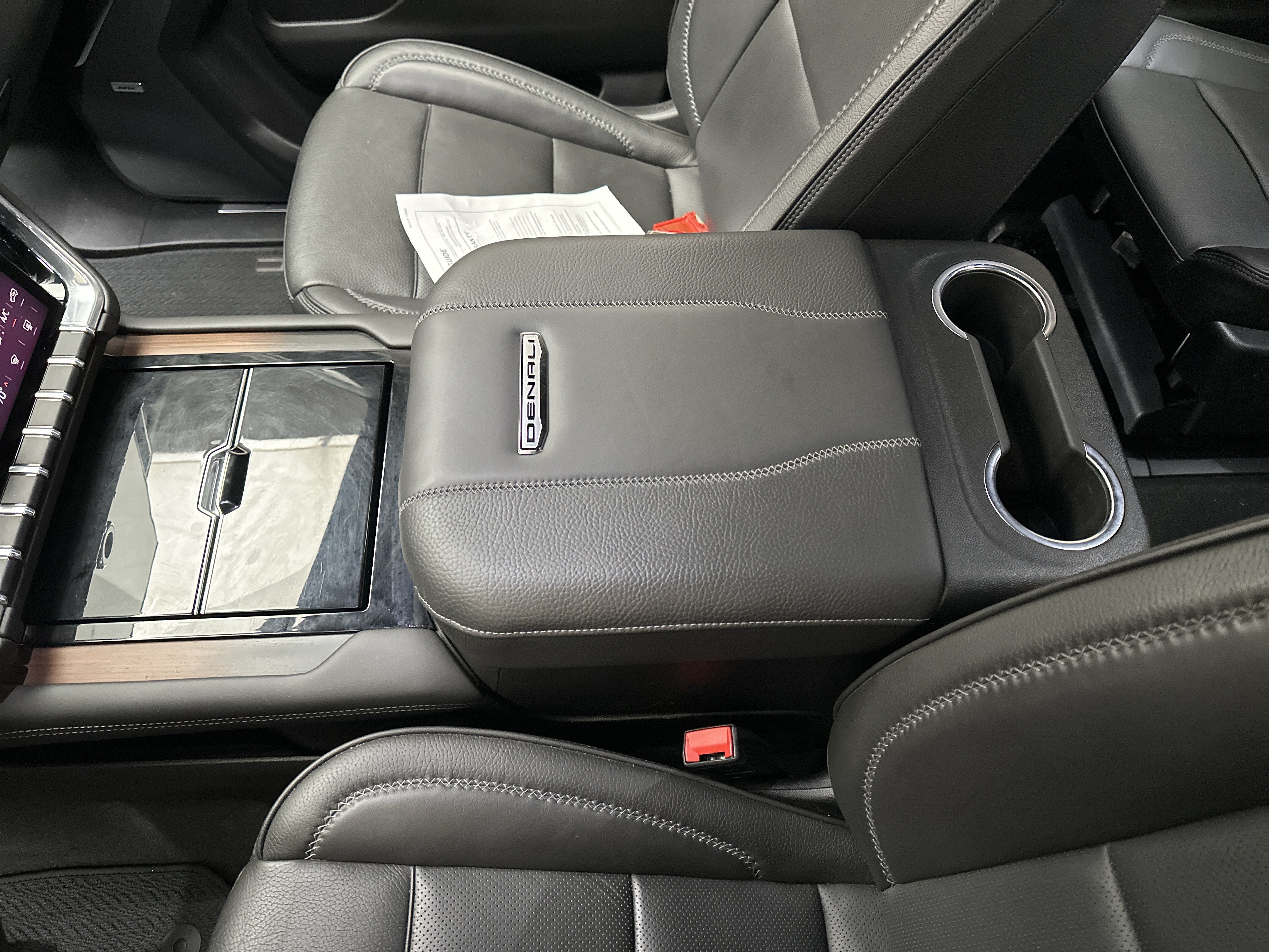 Used 2025 GMC Yukon XL Denali AWD/4WD image 45