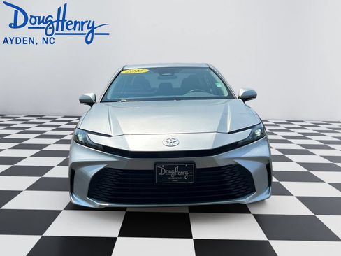 Used 2025 Toyota Camry SE FWD image 8