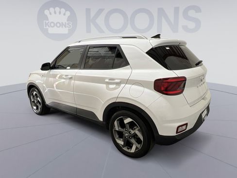 Used 2022 Hyundai Venue SEL FWD image 8