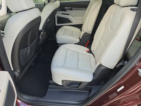 Certified 2022 Kia Telluride SX w/ Nightfall Edition Package AWD/4WD image 17