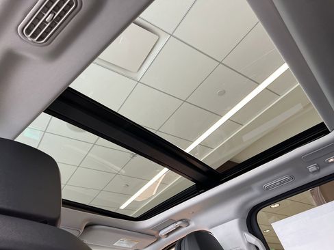 New 2025 Lincoln Navigator L Reserve image 35