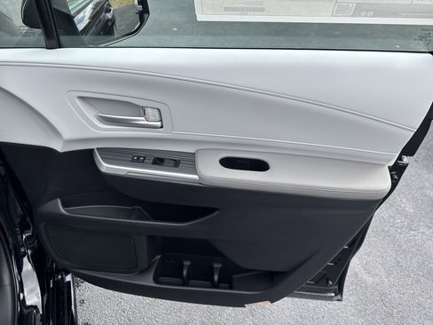 New 2026 Toyota Sienna XLE image 36