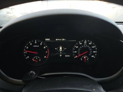 Used 2018 Kia Stinger Premium image 16