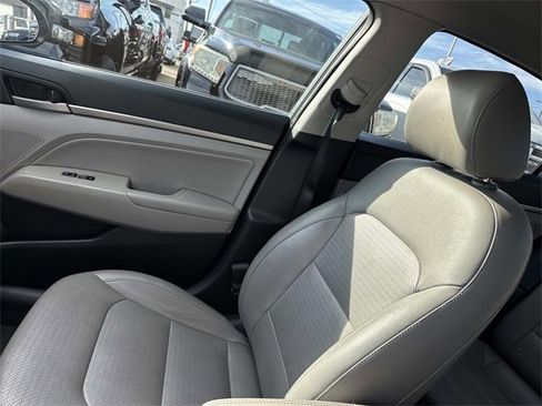 Used 2017 Hyundai Elantra Limited w/ Limited Ultimate Package 09 image 21