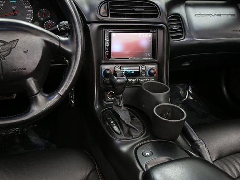 Used 1999 Chevrolet Corvette Convertible RWD image 17