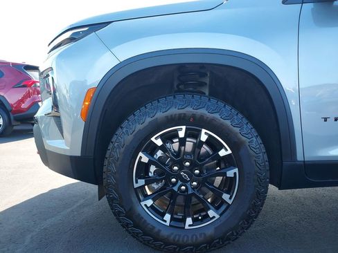 Used 2025 Chevrolet Traverse Z71 image 10