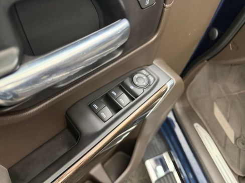 Used 2019 Chevrolet Silverado 1500 LT w/ Convenience Package AWD/4WD image 13