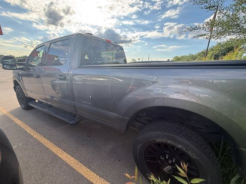 Certified 2022 Ford F350 XLT w/ Black Appearance Package AWD/4WD image 7