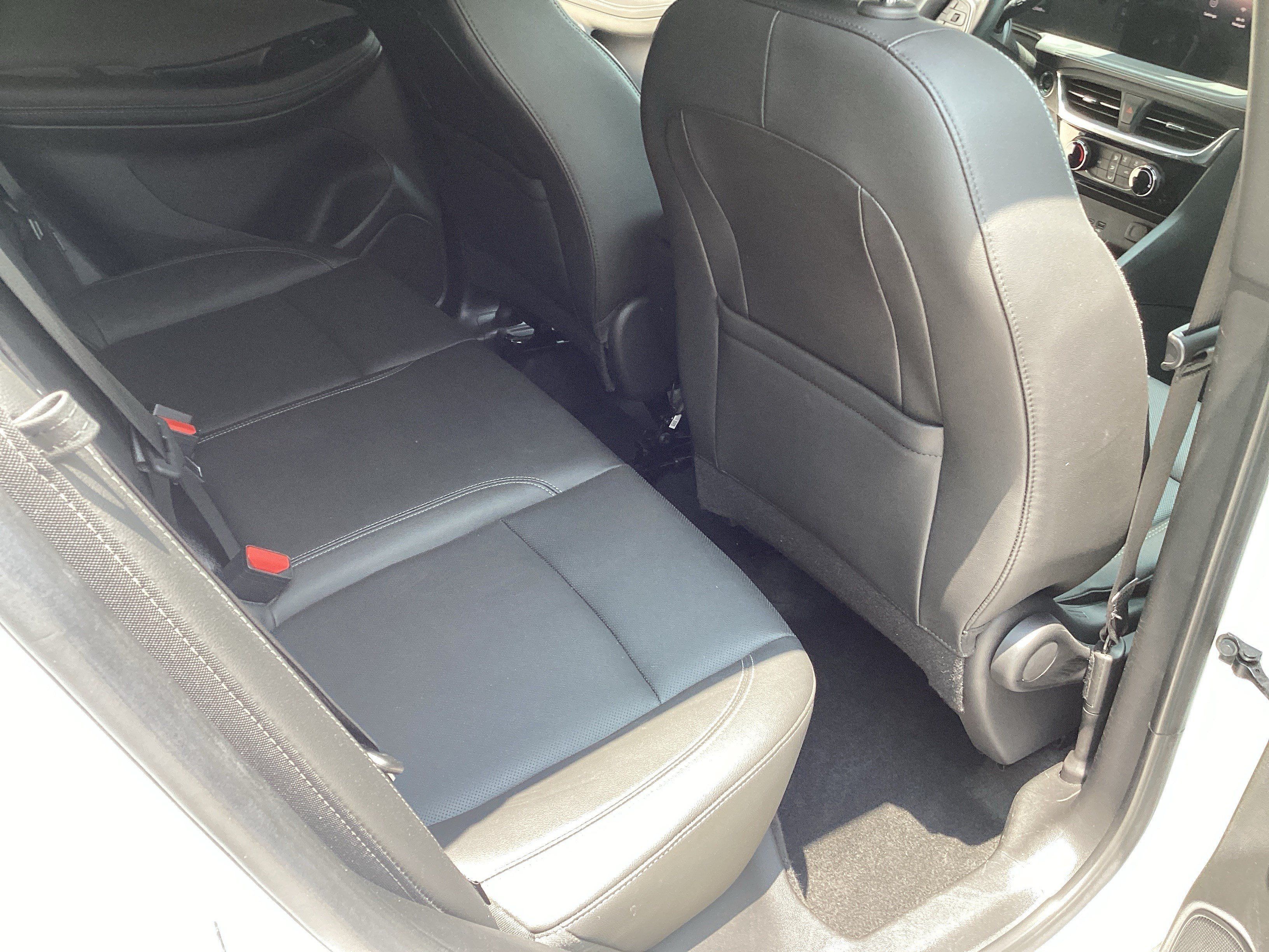 Used 2024 Buick Encore GX Sport Touring FWD image 34