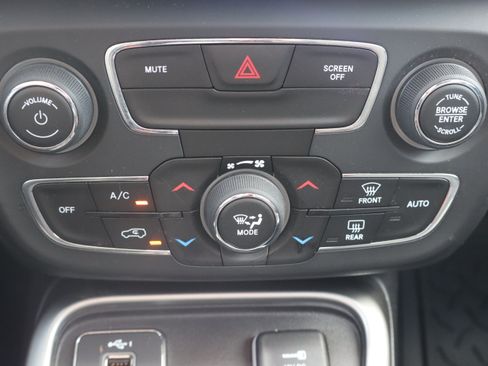 Used 2020 Jeep Compass Latitude w/ Popular Equipment Group FWD image 21