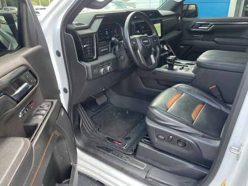 Used 2023 GMC Sierra 1500 AT4 w/ AT4 Premium Package AWD/4WD image 4