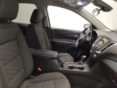 Used 2019 Chevrolet Equinox LT w/ Driver Convenience Package image 21