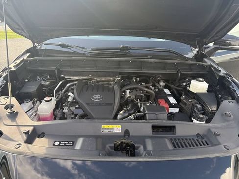Used 2024 Toyota Highlander XLE AWD/4WD image 31