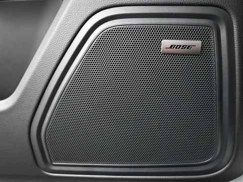 Certified 2026 Porsche Macan Turbo AWD/4WD image 17