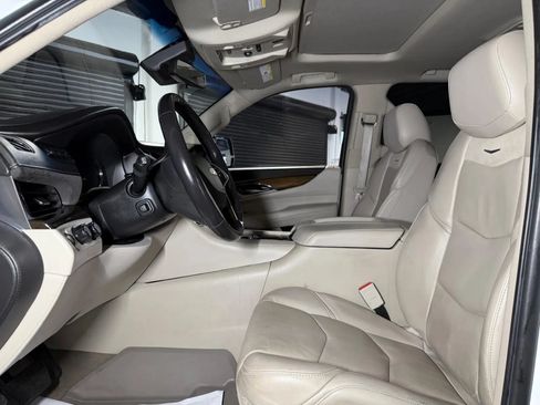 Used 2019 Cadillac Escalade Luxury AWD/4WD image 33