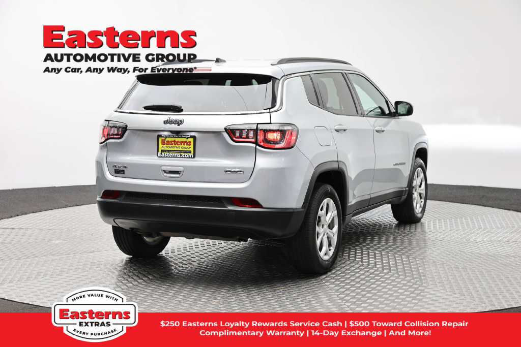 Used 2024 Jeep Compass Latitude AWD/4WD image 6