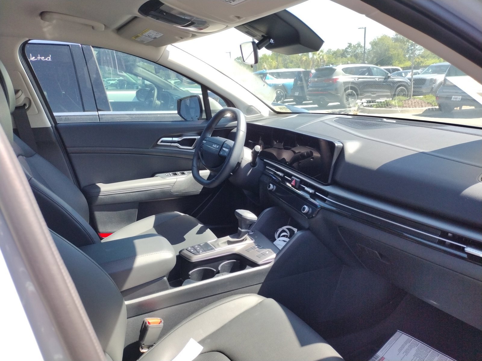 Used 2026 Kia Sportage EX FWD image 4