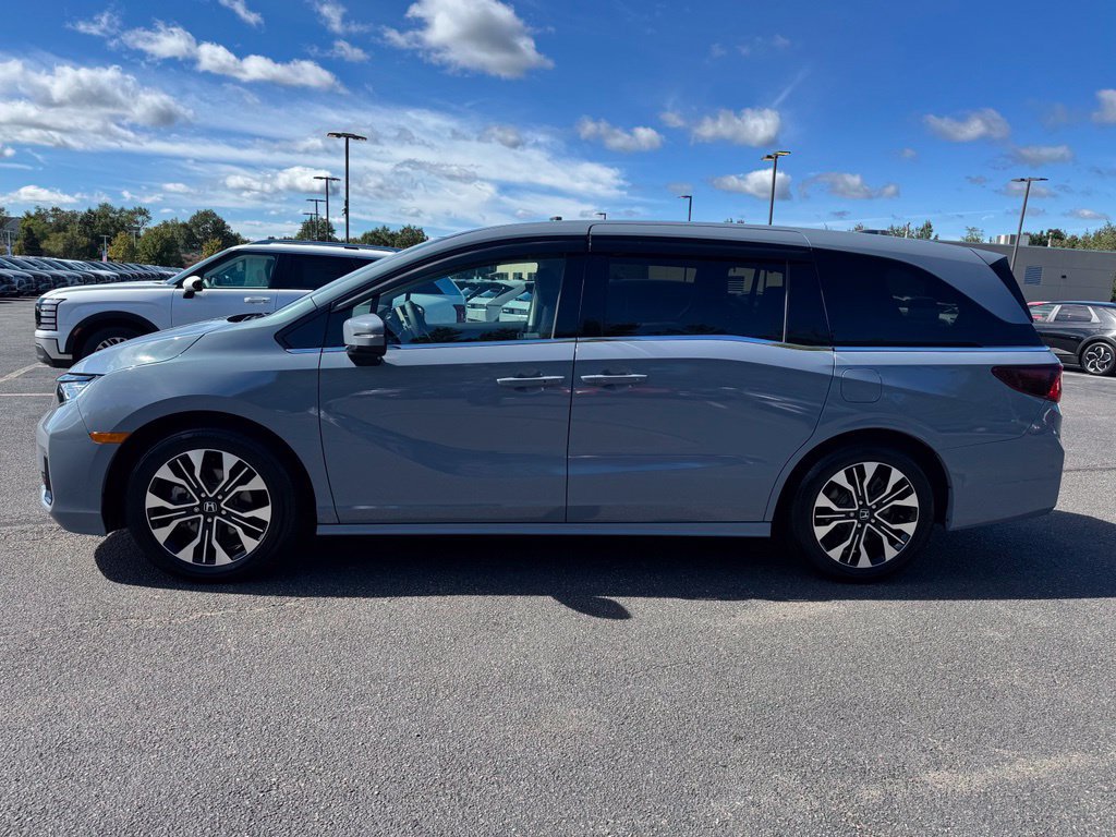 Used 2026 Honda Odyssey Elite image 3