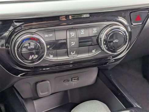 Used 2025 Chevrolet Trax LT w/ LT Convenience Package image 22