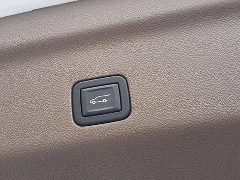 Used 2024 GMC Yukon Denali w/ Denali Reserve Package image 33