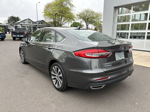 Used 2019 Ford Fusion SE AWD/4WD image 2