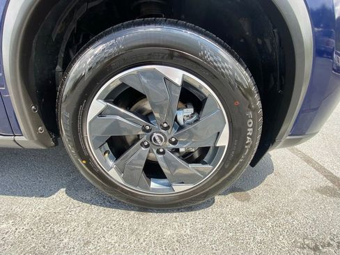 Used 2024 Nissan Rogue SV AWD/4WD image 29