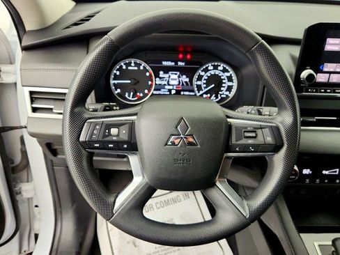 Used 2022 Mitsubishi Outlander ES FWD image 12