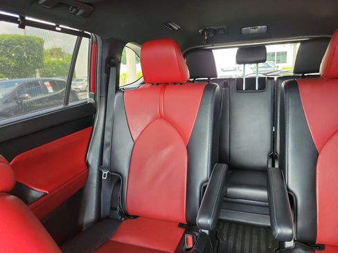 Used 2023 Toyota Highlander XSE FWD image 20