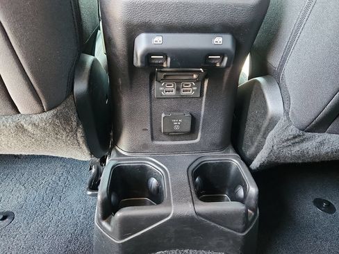 Used 2022 Jeep Wrangler Unlimited Sahara w/ Cold Weather Group AWD/4WD image 11