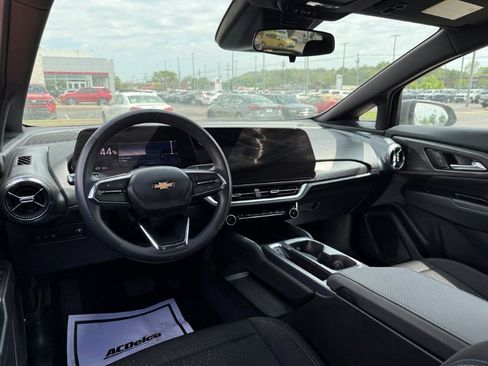 Used 2025 Chevrolet Equinox EV LT image 16