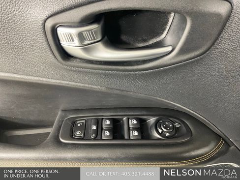 Used 2021 Jeep Compass Limited w/ Sun and Sound Group AWD/4WD image 18
