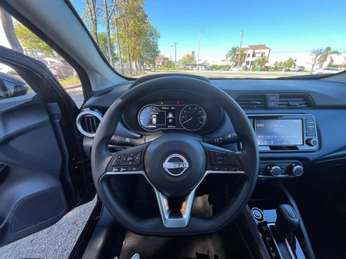 Used 2025 Nissan Versa SV image 32