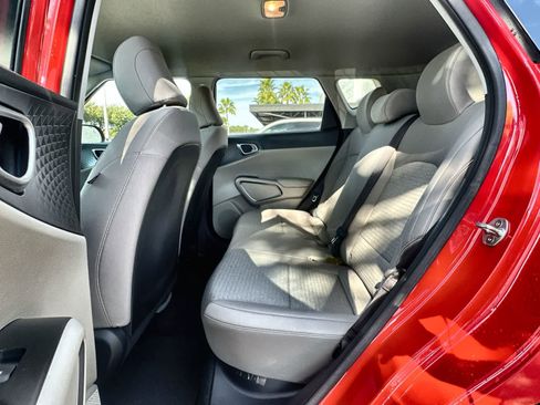 Used 2021 Kia Soul S image 13