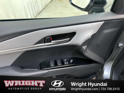 Used 2025 Toyota Camry SE w/ Convenience Package image 10