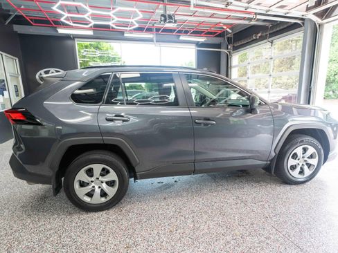 Used 2019 Toyota RAV4 LE w/ Carpet Mat Package FWD image 4
