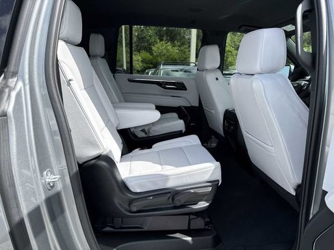 New 2025 Chevrolet Suburban Premier image 18