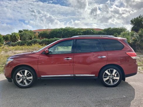 Used 2015 Nissan Pathfinder Platinum image 1