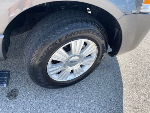 Used 2012 Lincoln Navigator 4WD image 19